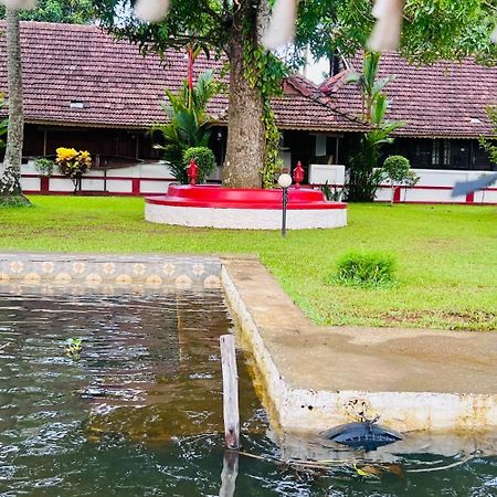 Champakulam The Pamba Heritage Villa מראה חיצוני תמונה