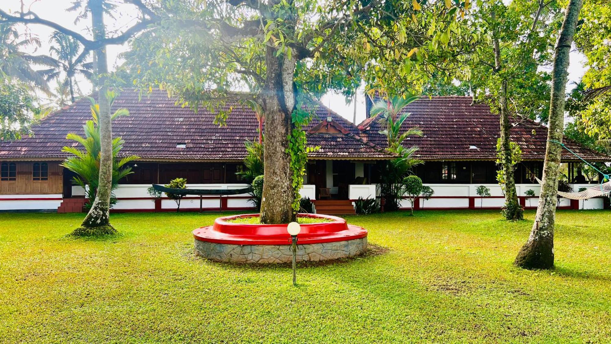 Champakulam The Pamba Heritage Villa מראה חיצוני תמונה