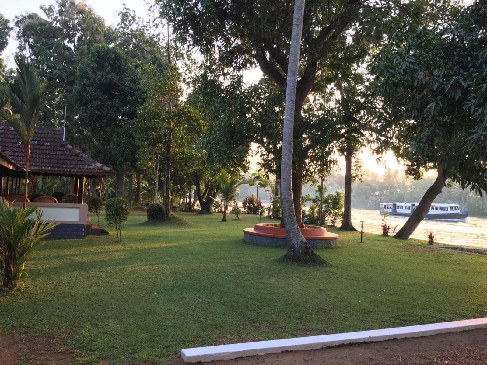 Champakulam The Pamba Heritage Villa מראה חיצוני תמונה